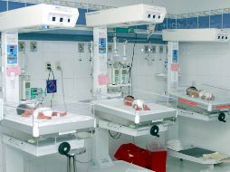 Los menores tuvieron un peso al nacer de 1.569, 1.795 y 1.844 kilogramos respectivamente, y se encuentran en el área de Cuidados Mediatos del Recién Nacido. ESPECIAL / udg.mx