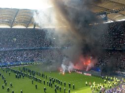 El mítico reloj del Volksparkstadion se detuvo. Y es que el cuadro de los ''Dinosaurios'' descendió por primera vez desde su fundación en 1963. AFP / A. Heimken