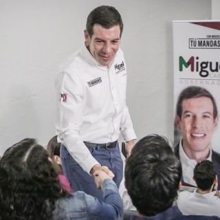 Castro ofrece seguridad y educación ante organización Futuro Joven