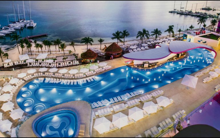 Increíbles fiestas en la piscina animadas por DJ’s de reconocimiento internacional se encuentran entre las diversiones que Original Group ofrece. ESPECIAL /