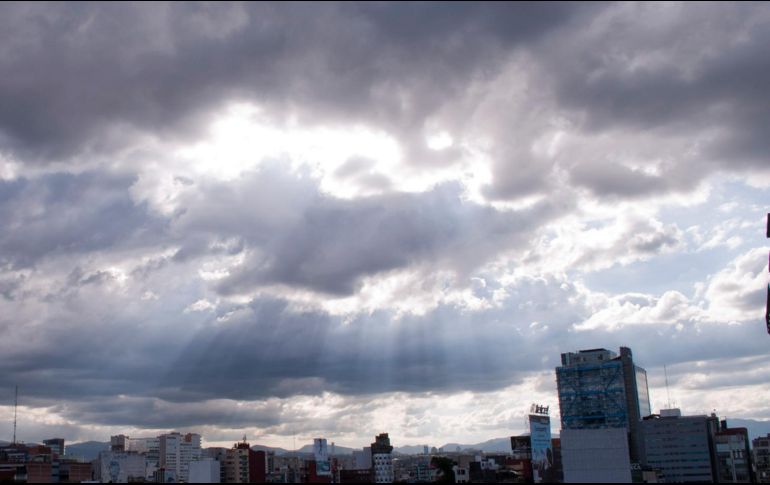 Se espera cielo medio nublado a nublado la mayor parte del día y ambiente caluroso por la tarde. NOTIMEX / ARCHIVO
