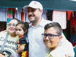 Abel Salgado caminó por la zona de lo que fue el “mercado bola”. ESPECIAL