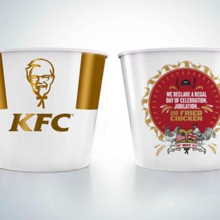 Un cubo de pollo de KFC, entre los recuerdos de la boda real