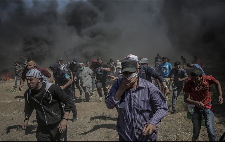 Este lunes 55 palestinos murieron en la frontera con la Franja de Gaza tras disturbios y manifestaciones contra la inauguración de la embajada de Estados Unidos en Jerusalén.  EFE / M. Saber