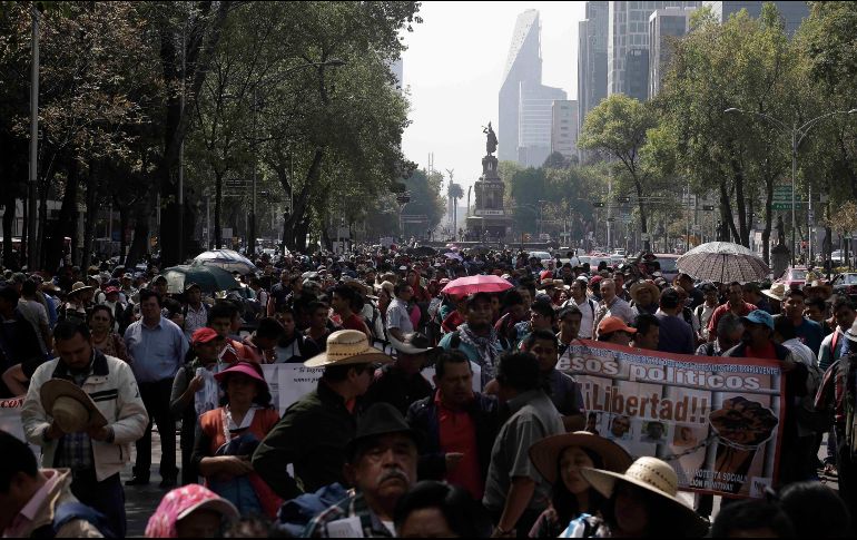 Alrededor de las 11:30 horas de este martes, los maestros comenzaron a marchar sobre Paseo de la Reforma. SUN / ARCHIVO
