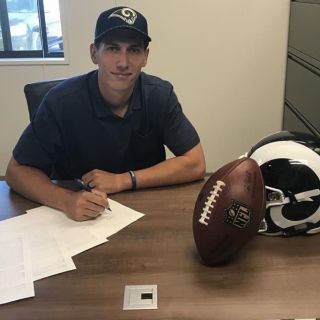 Mexicano Luis Pérez firma con Rams de la NFL