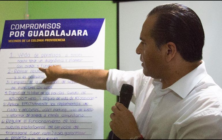Almaguer se comprometió a designar días especiales para mantener la comunicación con los vecinos. ESPECIAL / Movimiento Ciudadano