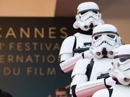 Los emblemáticos soldados del Imperio hicieron su aparición en el festival cinematográfico de Francia. EFE / I. Langsdon