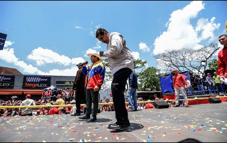 Maduro informó que la planta fue reabierta y, en manos de los trabajadores, seguirá produciendo. AFP/J. Barreto