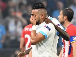 Payet sale del campo en lágrimas al minuto 32. AFP/B. Horvat