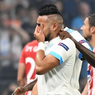 Jugador del Olympique de Marsella rompe cábala y sale lesionado