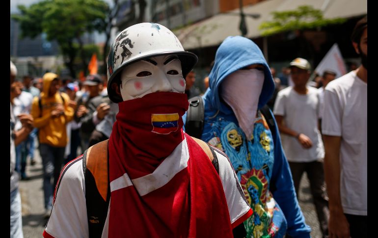 Manifestantes opositores participan en una marcha contra las elecciones presidenciales de este 20 de mayo, en Caracas, Venezuela. EFE/C. Hernández