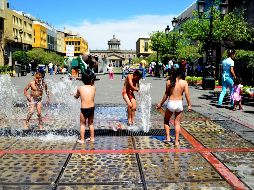 Es importante no exponerse por mucho tiempo a los rayos solares y mantener una hidratación adecuada. EL INFORMADOR/ARCHIVO