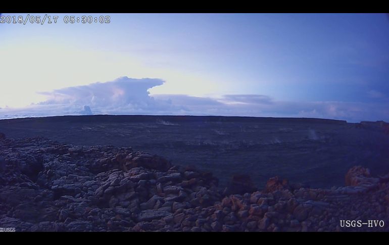 La pluma de ceniza en el Kīlauea tras la erupción de la mañana del jueves. ESPECIAL/US Geological Survey