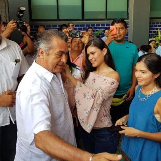 Tras anuncio de Margarita, "El Bronco" bromea con declinación