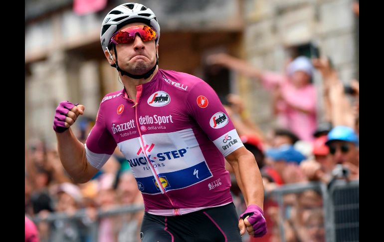 El italiano Elia Viviani festeja tras ganar la 13 etapa del Giro de Italia, un recorrido de Ferrara a Nervesa della Battaglia. AP/D. Dal Zennaro