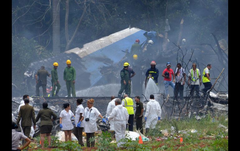 Un avión de la aerolínea Cubana de Aviación arrendado a terceros se estrelló en La Habana. AFP/A. Roque