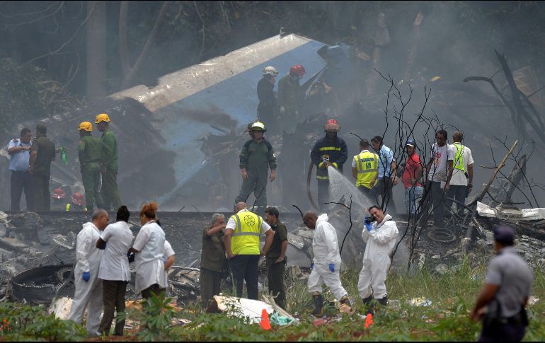 Este viernes, un avión comercial se estrelló poco después de despegar del Aeropuerto Internacional José Martí de la capital cubana. AFP / Y. Lage