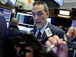 El Dow Jones de Industriales subió 2.28 puntos, hasta 24 mil 716.26 enteros. AP / R. Drew
