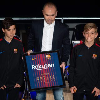 El Barcelona despide a Iniesta con homenaje en el Camp Nou