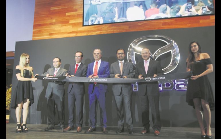 A la reinauguración de la agencia Mazda Acueducto acudieron distinguidos clientes, así como importantes ejecutivos de la marca.
