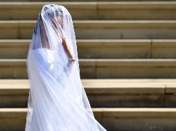 Meghan Markle, quien a partir de este sábado es duquesa de Sussex, luce un vestido blanco de Givenchy de la diseñadora británica, Waight Keller. AFP / B. Stansall