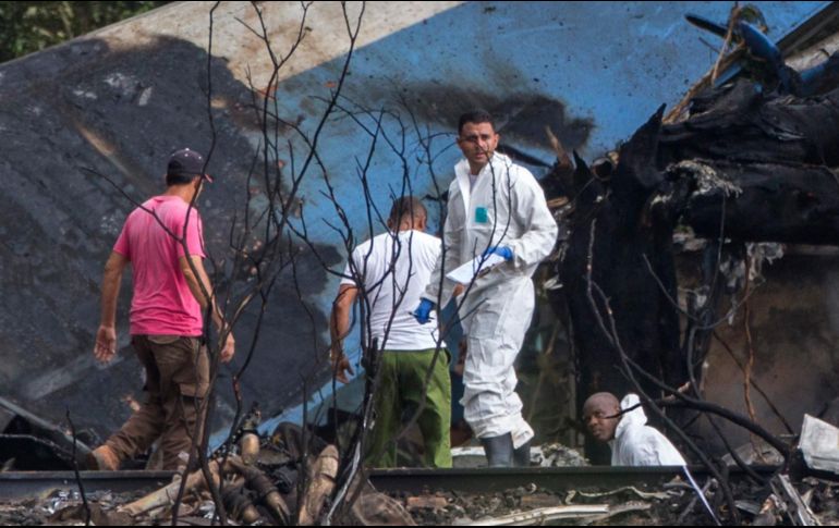 El accidente aéreo ocurrió al mediodía del viernes, cuando un Boeing 737 se estrelló en una zona de cultivos minutos después de despegar del aeropuerto internacional José Martí de La Habana. AP / D. Boylan