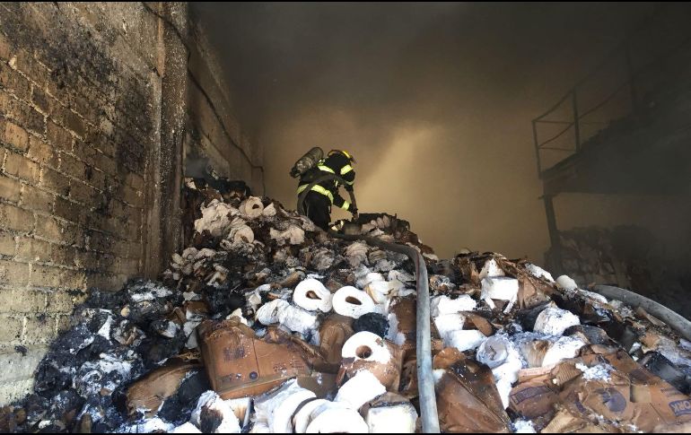 La causa del fuego se desconoce. ESPECIAL / Protección Civil y Bomberos de Guadalajara
