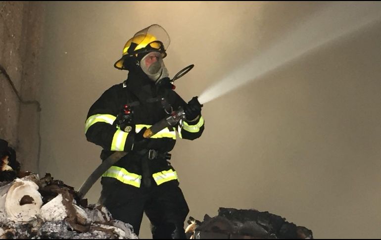La causa del fuego se desconoce. ESPECIAL / Protección Civil y Bomberos de Guadalajara