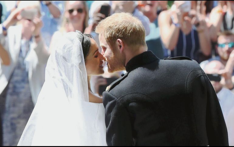 AMOR. La pareja pronunció sus votos matrimoniales ante el arzobispo de Canterbury. AFP /