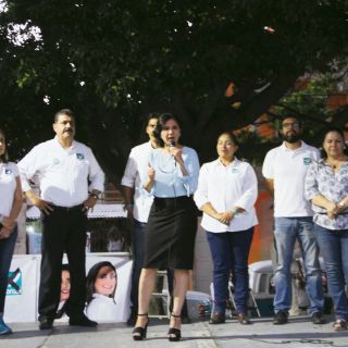 Martha Rosa Araiza propone salario mínimo para el gobernador