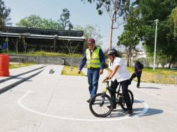 La biciescuela ayuda a aprender a desplazarse en la ciudad. EL INFORMADOR/I. Martínez