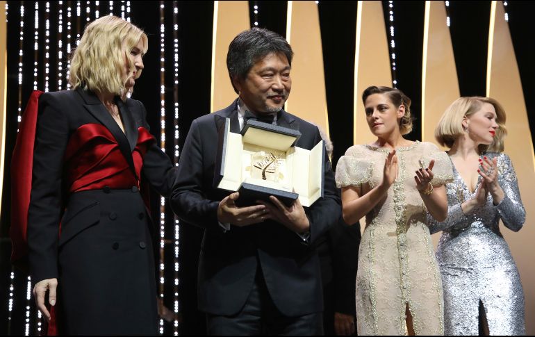 Hirokazu Kore-eda ganó por segunda vez el máimo galardón del festival. AP/V. Le Caer