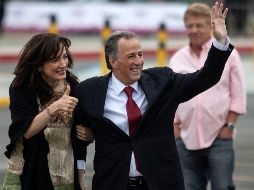 Meade Kuribreña llegó acompañado de su esposa, Juana Cuevas. AFP / G. Arias