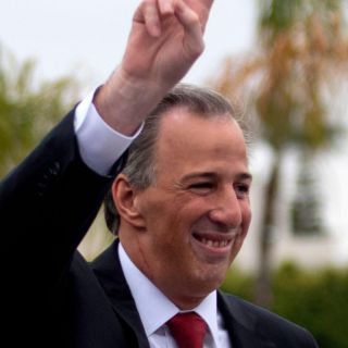 Meade inicia debate felicitando al Santos por su triunfo