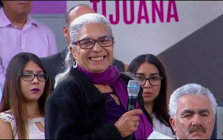 La ciudadana se presentó por su nombre y dijo que tenía 40 años de vivir en Tijuana. YOUTUBE@INETV