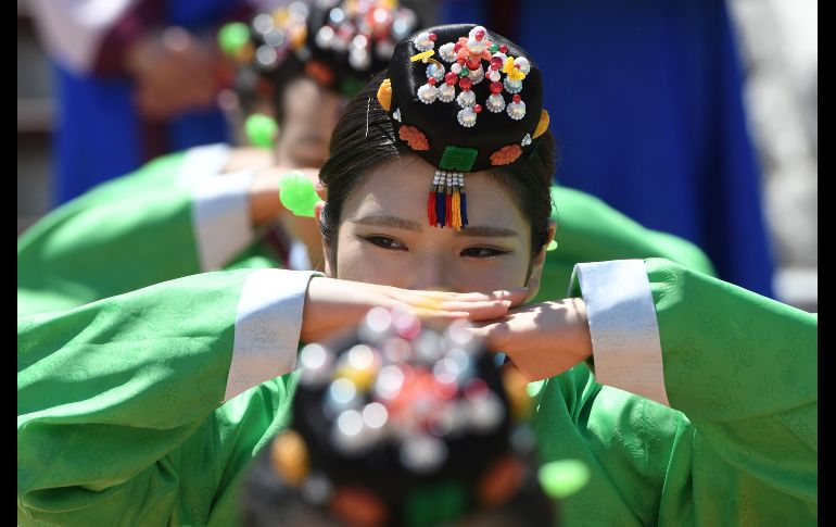 Una joven participa en la ceremonia que marca el paso a la adultez en Seúl, Corea del Sur. La mayoría de edad en el país se alcanza a los 19 años . AFP/J. Yeon-je