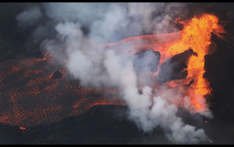 Ríos de lava emanan de una fisura del Kilauea. AFP/M. Tama