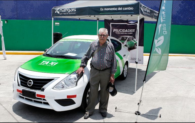 Los primeros taxistas que participarán con Natgas, pertenecientes a la Unión de Taxistas Económicos de Jalisco A.C. EL INFORMADOR / A. Camacho