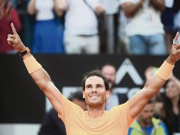 De regreso. Rafael Nadal celebra tras coronarse en Roma, para recuperar la cima de la clasificación de la ATP. AFP