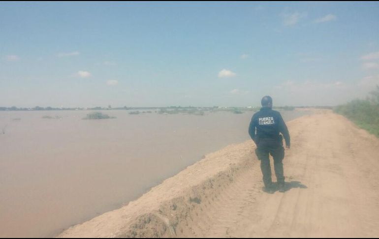 La policía estatal localizó a los migrantes, quienes fueron abandonados en los márgenes del río Bravo. TWITTER/FuerzaCoahuila
