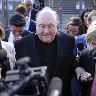 Hallan culpable a arzobispo australiano por encubrir casos de pederastia