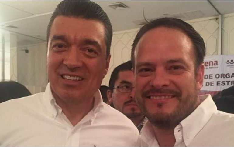 Constantino Cordero (d) regresaba de una reunión con dirigentes, militantes y simpatizantes de la coalición Juntos Haremos Historia cuando fue agredido. FACEBOOK