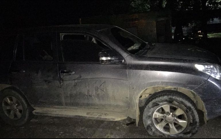 En redes sociales difundieron imágenes del vehículo con impactos de bala. TWITTER
