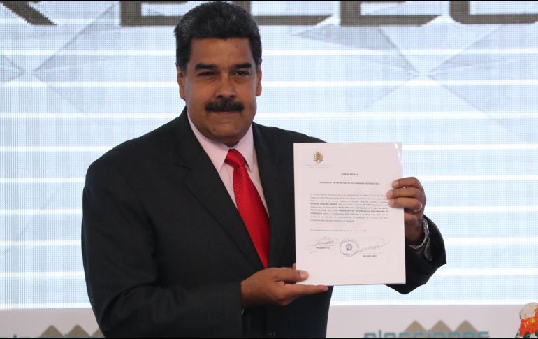 El presidente venezolano, Nicolás Maduro, recibe la credencial como mandatario electo de Venezuela para el periodo 2019-2025. EFE/M. Gutiérrez