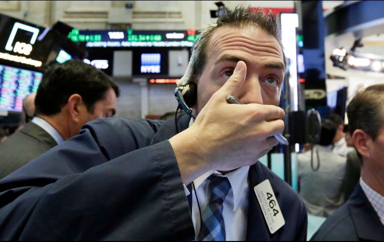 En la misma línea opera el NYSE Composite, que baja 67.56 puntos (-0.53 por ciento) al situarse en 12 mil 699.09 unidades. AP / R. Drew