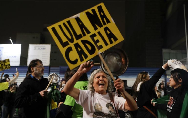 Lula fue condenado en segunda instancia por beneficiarse de un departamento de tres plantas en la localidad costera de Guarujá, en el litoral de Sao Paulo, a cambio de favores políticos a la constructora OAS. AP / ARCHIVO