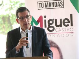 Miguel Castro participó en un foro con profesionistas, quienes le plantearon sus necesidades. Cortesía / PRI Jalisco