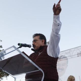 Lomelí promete carretera Autlán-Chamela