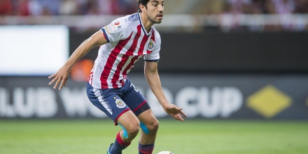 rodolfo pizarro chivas jersey